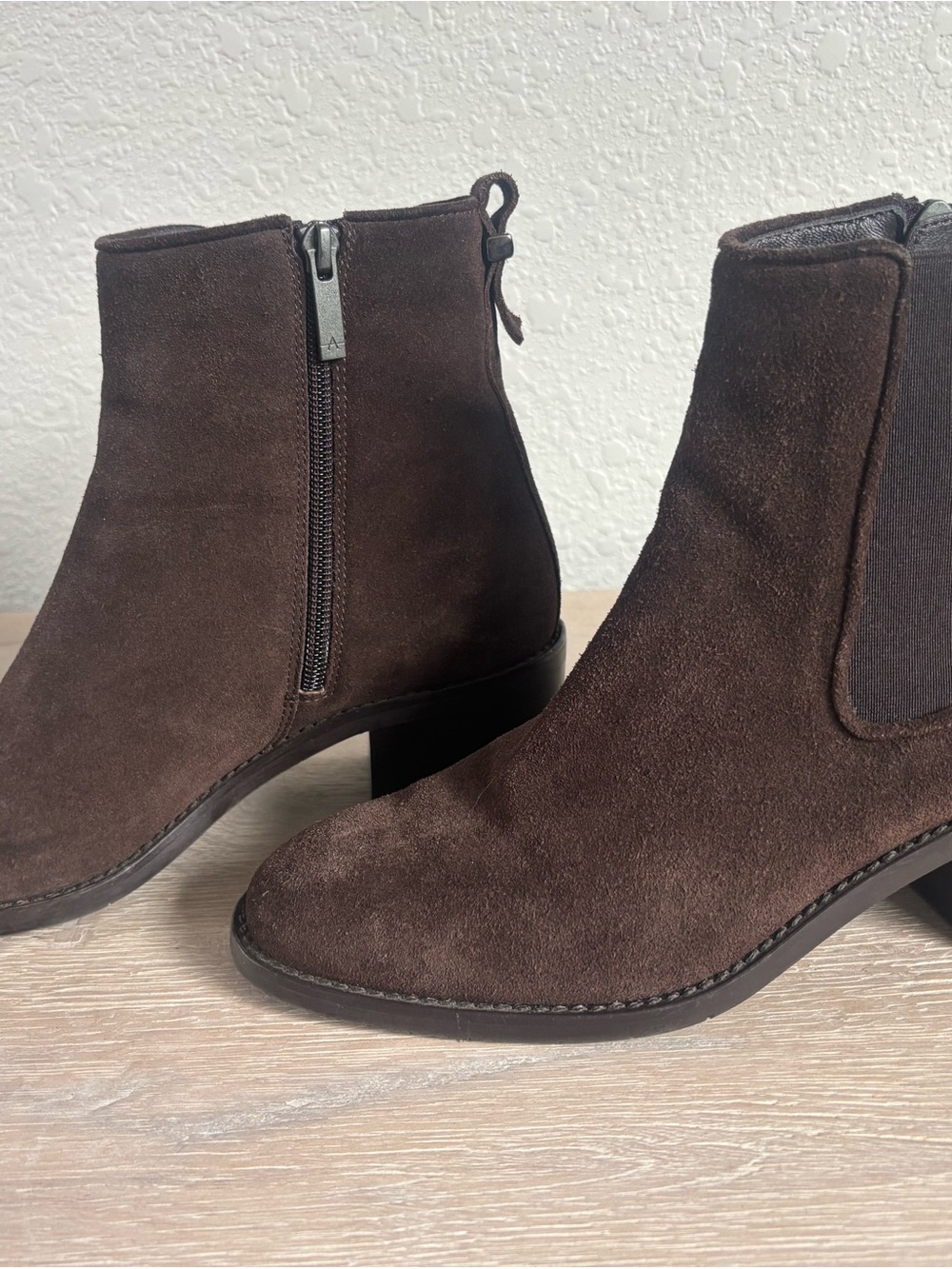 Aquatalia Women’s Chocolate Brown Suede Chelsea Ankle Boots -size 8.5M